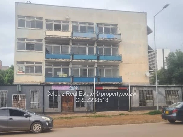 Commercial building for sale 