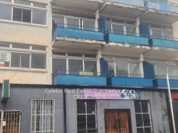 Commercial building for sale 