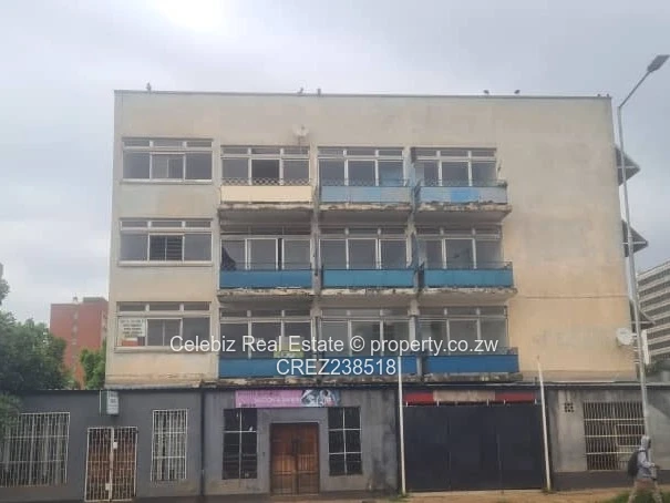Commercial building for sale 